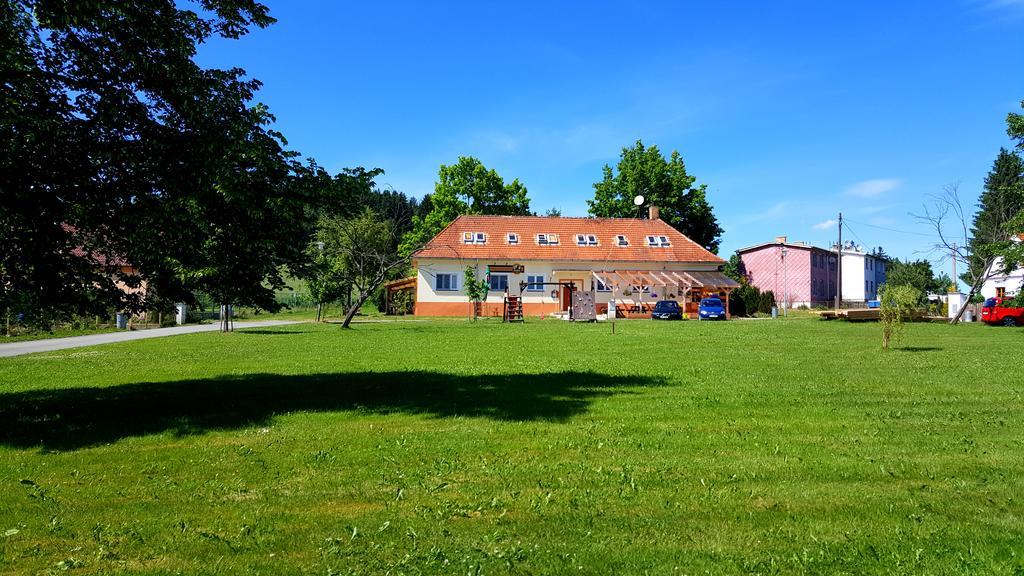 Penzion-Na Navsi Horni Plana Exterior photo