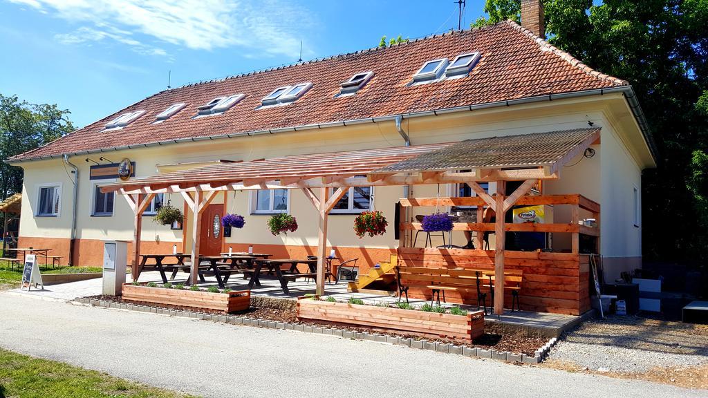 Penzion-Na Navsi Horni Plana Exterior photo